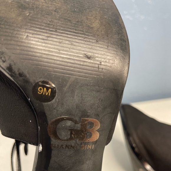 Gianni Bini black leather triple buckle strap block back zip open toe heels 9M - Picture 13 of 13